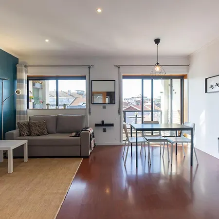 Floor With Sunny Balconies Apartment Porto
