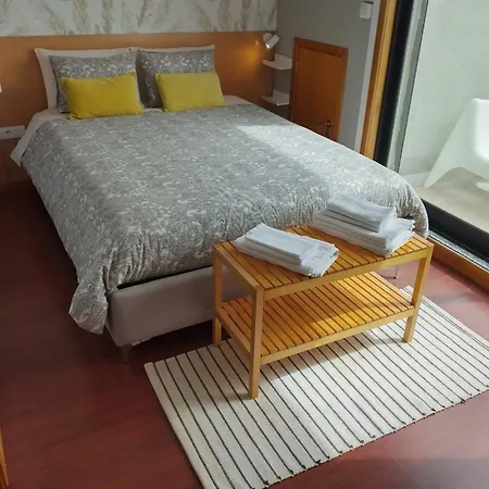 Floor With Sunny Balconies 波尔图