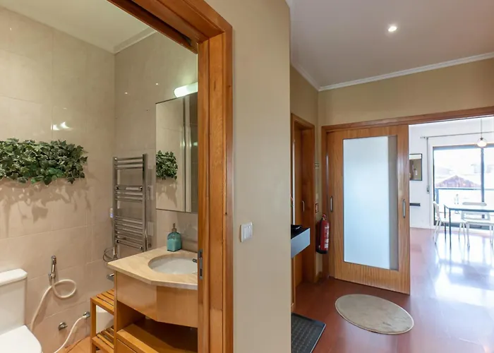 Floor With Sunny Balconies 포르투