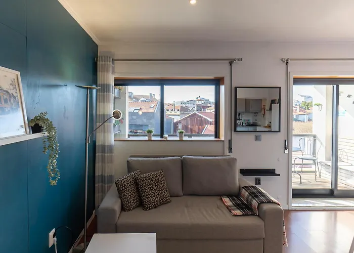 Floor With Sunny Balconies Apartment *