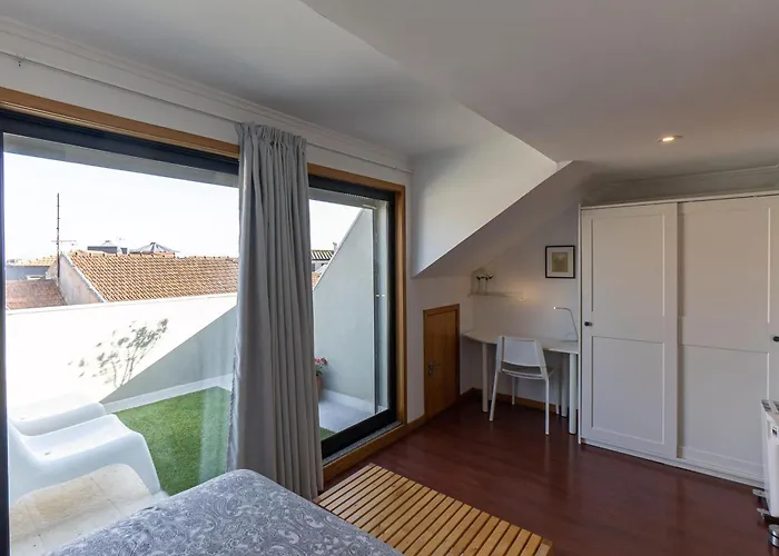 Apartment Floor With Sunny Balconies Porto