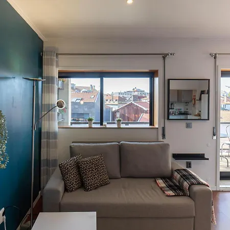 Floor With Sunny Balconies דירה *